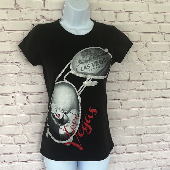 Marilyn Monroe VEGAS short sleeve shirt size XL runs small - Picture 1 of 8